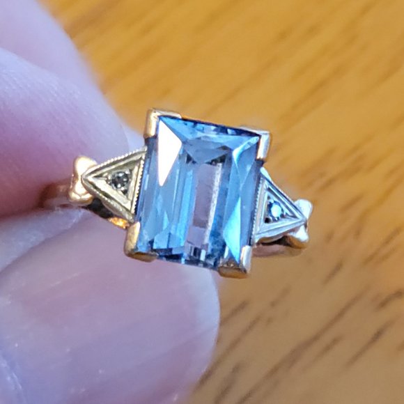 10K Yellow Gold Aquamarine and Diamond Ring - Picture 4 of 7